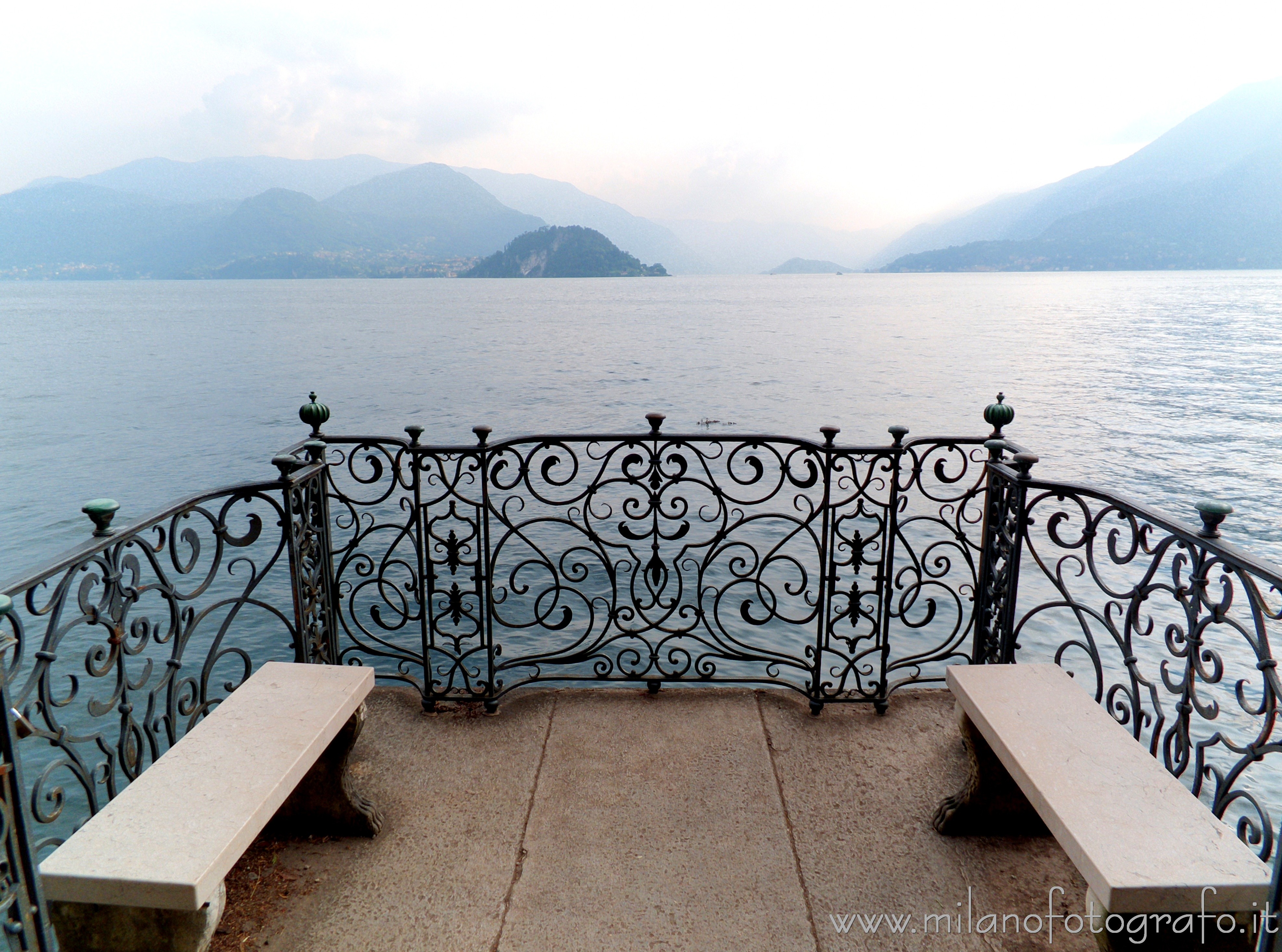 Varenna (Lecco) - Balconcino sul Lago di Como nel parco di Villa Monastero